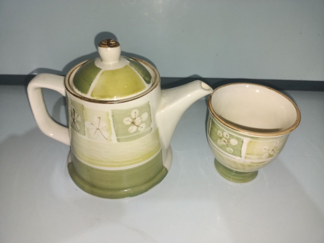GR Teapot and Cup Set Green Floral (Category: Coffee & Tea Tableware) located in Munoz. Submitted by larryc1212 (Listing ID 1443469547, Image 3). Description: - Adorable green teapot and cup set - Features a charming floral design - Teapot measures approximately 5 inches tall - Ideal for enjoying a small, relaxing tea break Disclaimer: Item may include some scratches due to age, as is were is basis Item can be pick up in our Japan surplus shop lo