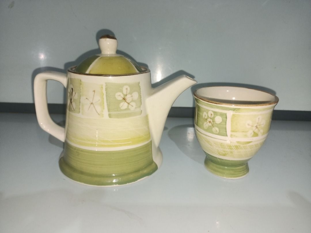 GR Teapot and Cup Set Green Floral (Category: Coffee & Tea Tableware) located in Munoz. Submitted by larryc1212 (Listing ID 1443469547, Image 2). Description: - Adorable green teapot and cup set - Features a charming floral design - Teapot measures approximately 5 inches tall - Ideal for enjoying a small, relaxing tea break Disclaimer: Item may include some scratches due to age, as is were is basis Item can be pick up in our Japan surplus shop lo