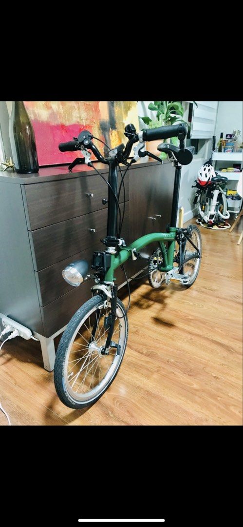 Green Brompton Folding Bicycle - Queen's Award Winner (Category: Bicycles) located in Manila. Submitted by jeyjeyang (Listing ID 1443448534, Image 2). Description: - racing Green Brompton folding bicycle - Compact and ideal for commuting or storage - Awarded Queen's Award for Enterprise in 2010 - Ready for its next owner.