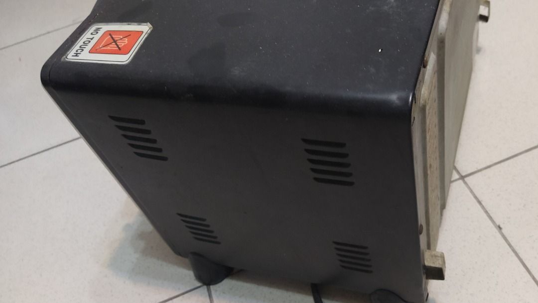 Hanabishi Electric Oven Grill (Category: Ovens & Toasters) located in Cainta. Submitted by sannypasc (Listing ID 1443437666, Image 3). Description: - Black oven toaster - Versatile cooking functions (indicated by icons) - Adjustable temperature and timer controls - Ideal for baking, toasting, and more - Ready for a new home.