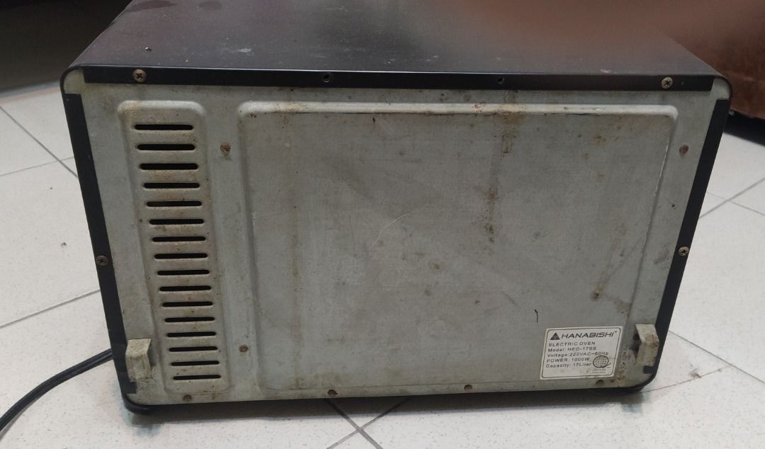 Hanabishi Electric Oven Grill (Category: Ovens & Toasters) located in Cainta. Submitted by sannypasc (Listing ID 1443437666, Image 2). Description: - Black oven toaster - Versatile cooking functions (indicated by icons) - Adjustable temperature and timer controls - Ideal for baking, toasting, and more - Ready for a new home.