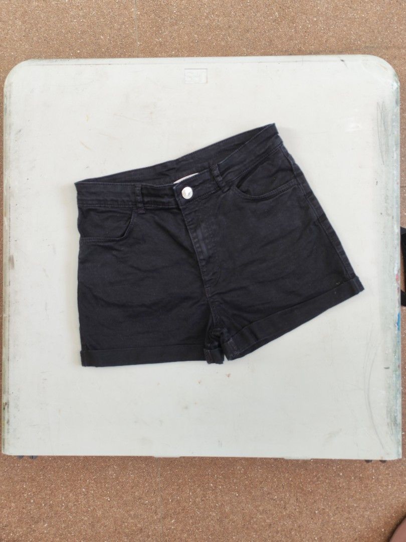 H&M Black Denim Shorts 12Y (Category: Babies & Kids Fashion) located in Paranaque City. Submitted by tan_03 (Listing ID 1443416337, Image 1). Description: - Brand: H&M - Color: Black - Style: Classic five-pocket denim shorts - Closure: Button and zip fly - Occasion: Casual wear - Versatile: Easy to pair with any top.