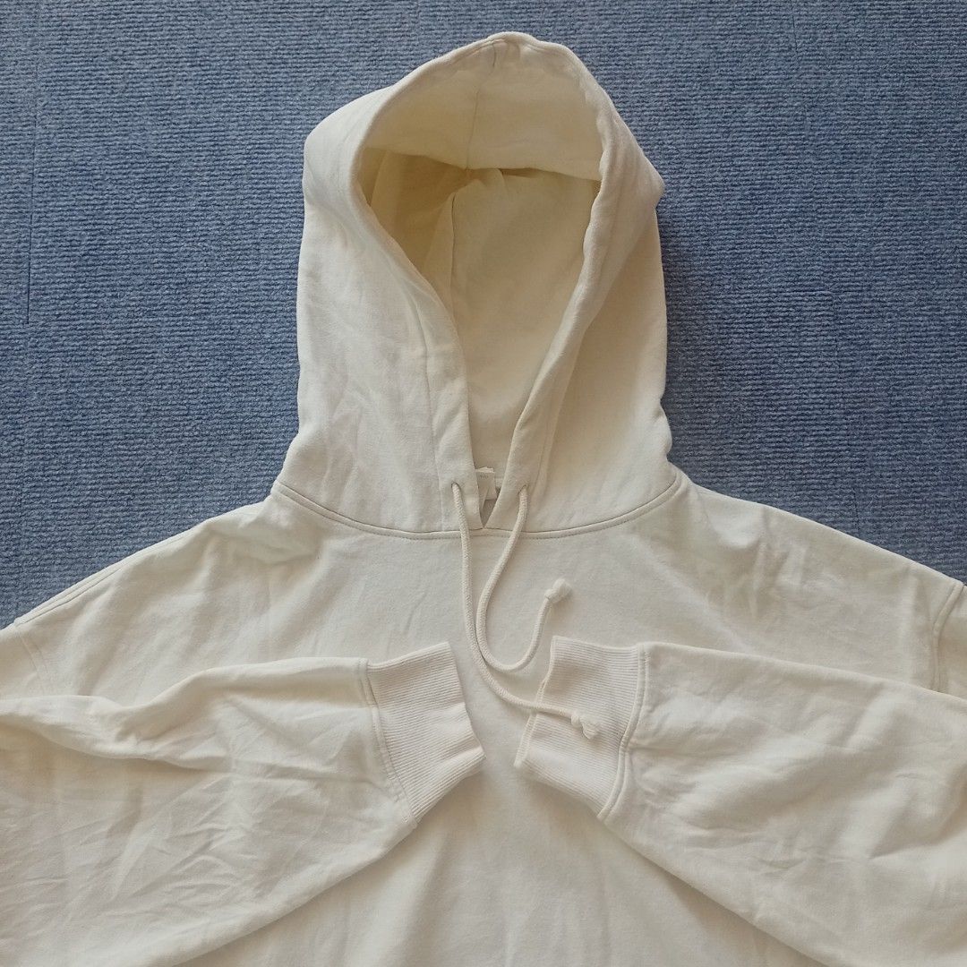H&M Oversized Cream Hoodie - Minimalist Pullover Sweatshirt (Unisex) (Category: Everything Else Others) located in Jose Panganiban. Submitted by larapcity (Listing ID 1398428273, Image 2). Description: ✅ 400 + Shipping Fee (PAYMENT FIRST) ✅ Medium on tag, nasa pictures na po ang mga sukat at issue ✅ Excellent condition, 9.9/10 color rate, Already washed ❌ Very minimal stain ✅ MOP: GCash ✅ Shipping nationwide via J&T ✅ R2-100 ~~~ LOCATION: Camarin