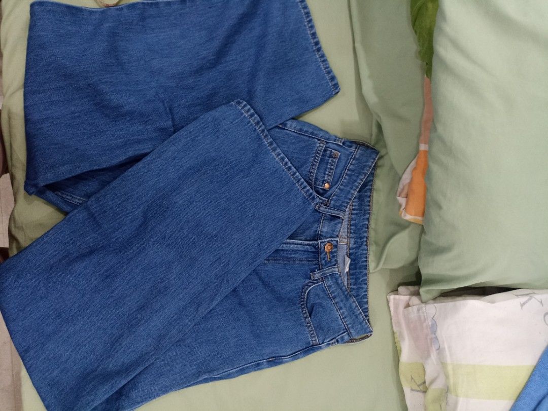 H&M Wide High Jeans Blue Denim (Category: Jeans) located in Santa Rosa. Submitted by _iamdecluttering2025_ (Listing ID 1443377144, Image 3). Description: - Brand: H&M - Style: Wide High Jeans - Color: Classic Blue Denim Wash - Tag Size: EUR 34 / US 4 / MEX 26 - Approximate Measurements: - Waist: 13 inches across - Leg Opening: 10 inches across - Fit: Relaxed.