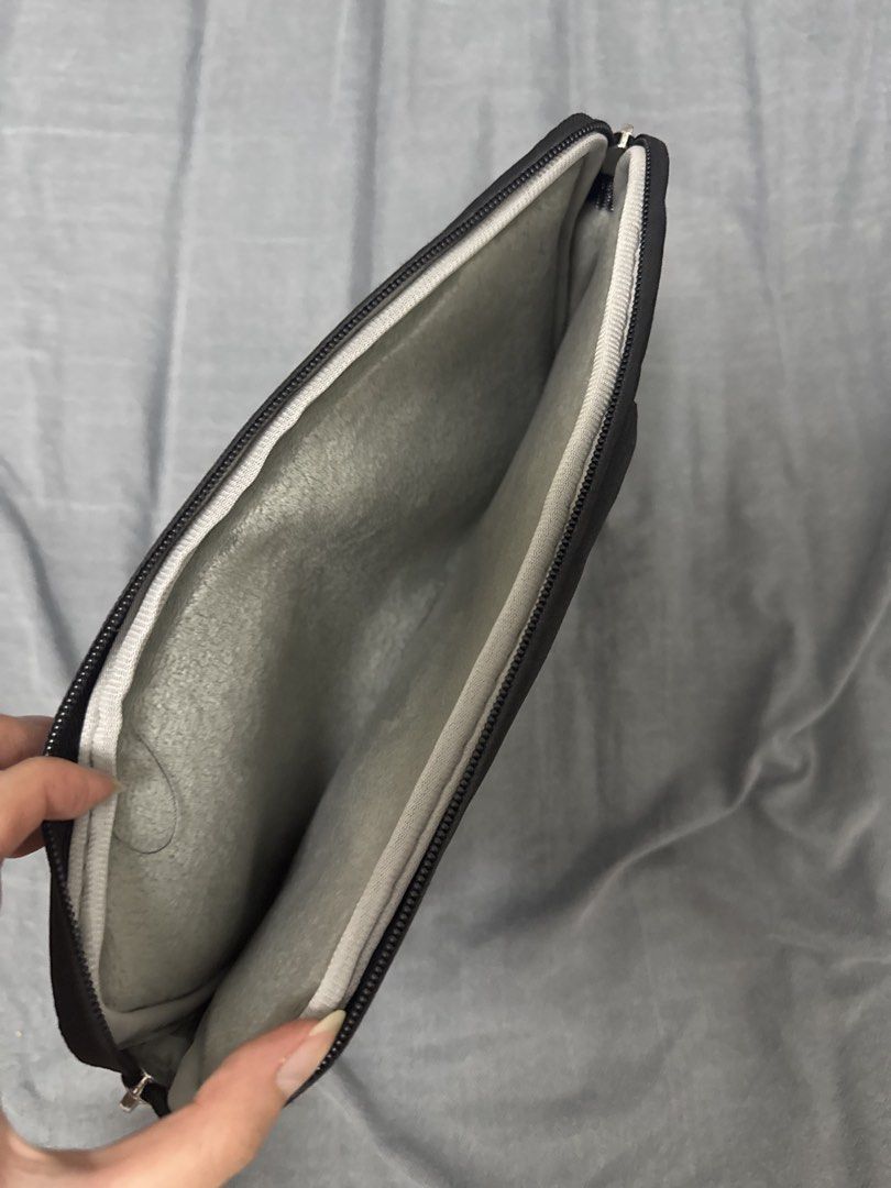IPAD CASE/BAG (Category: Laptop Bags & Sleeves) located in Balanga. Submitted by nsmrkii (Listing ID 1443446415, Image 3). Description: .