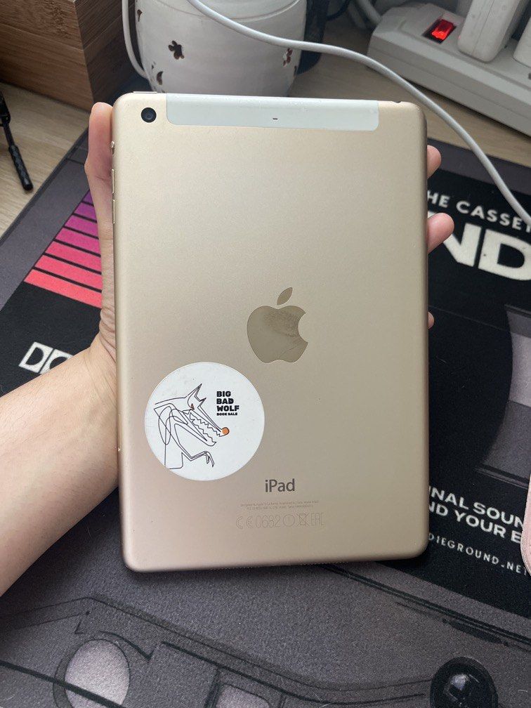 IPAD MINI 3 (Category: iPad) located in Manila. Submitted by sweetlemoninggg22 (Listing ID 1443341387, Image 3). Description: Selling my iPad Mini 3 as it is no longer being used and I’m trying to dispose of extra gadgets. Condition: • Fully functional • Battery health is degraded and may need replacement • Normal signs of use/scratches • TEMPERED GLASS LANG PO YUNG BASAG ^NOT^ THE SCREEN ITSELF 🫶🏻 • LADY OWNED Inclusions: • Unit only Price: ₱4