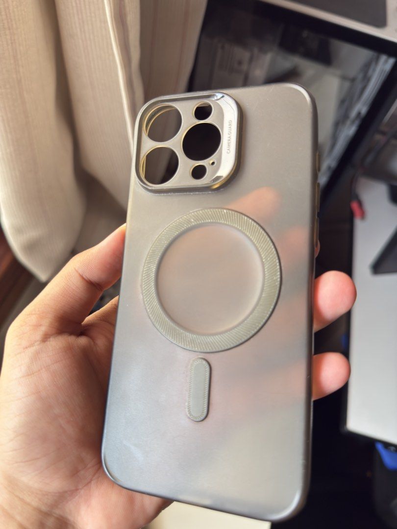Iphone 16pro max magsafe case (Category: Cases & Sleeves) located in Manila. Submitted by guruch4n (Listing ID 1443413256, Image 3). Description: ESR brand 1k sa blue app Extra case - not needed kaya benta na lang Payment via gcash, maribank, maya or bank transfer SF shoulder by buyer Location: Mandaluyong.