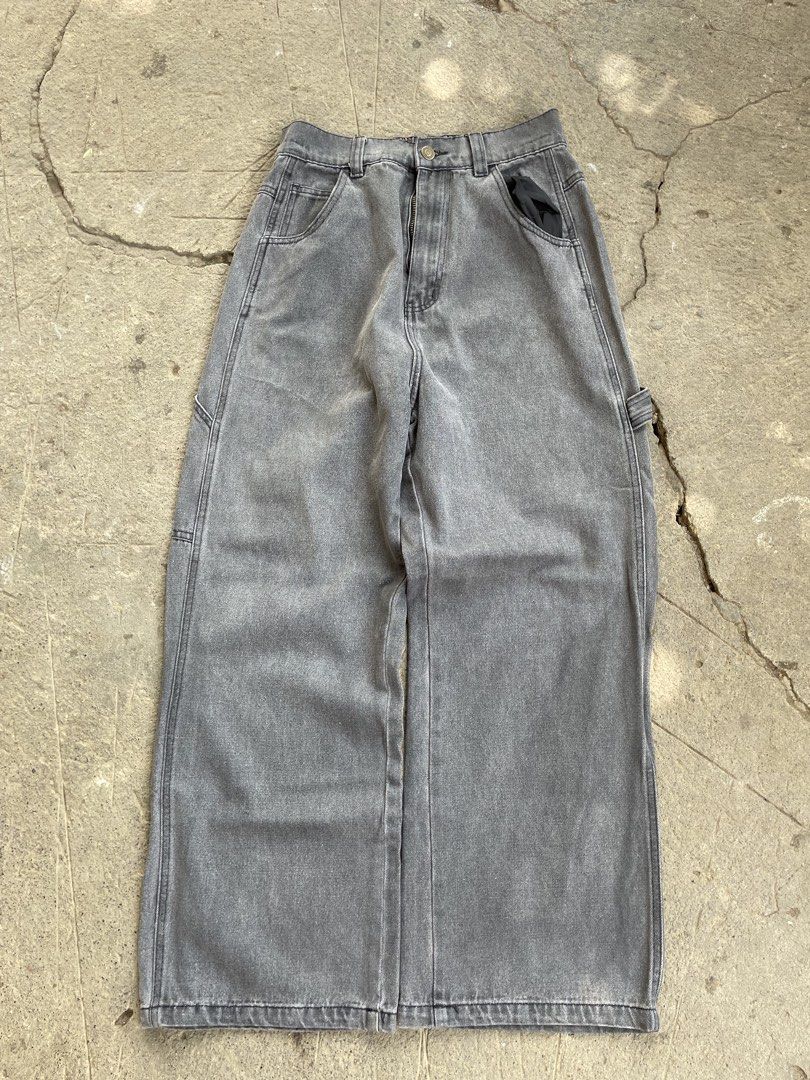 JAVA CARPENTER PANTS (Category: Jeans) located in Roxas City. Submitted by patch_archive (Listing ID 1443355755, Image 2). Description: 🚨JAVA CARPENTER PANTS🚨 📏 ACTUAL DIMENSION USING INCHES 👖 WAIST : 27-31 👖 LENGTH : 40 👖 THIGH : 13 👖 HEM : 10 👖 FLAWS : NONE 🏷️ PRICE : 800 PHP +SF * MESSAGE ME IF YOU HAVE ANY OTHER QUESTION ABOUT SIZING . 🚚 Local shipping fee ( 70-85 Php) ✈️ International Shipping fee cost “DM” 💳 Mode of payment ( Gca