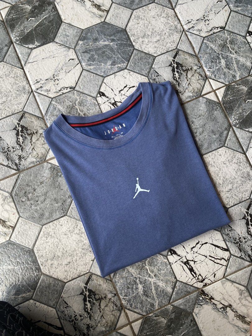 Jordan vintage center logo (Category: Tshirts & Polo Shirts ) located in Cebu City. Submitted by kalong210 (Listing ID 1443355777, Image 1). Description: Jordan Center logo Excellent condition Size: XXL Dimes: L 27 W 24 Boxy Color may vary due to light No issues.