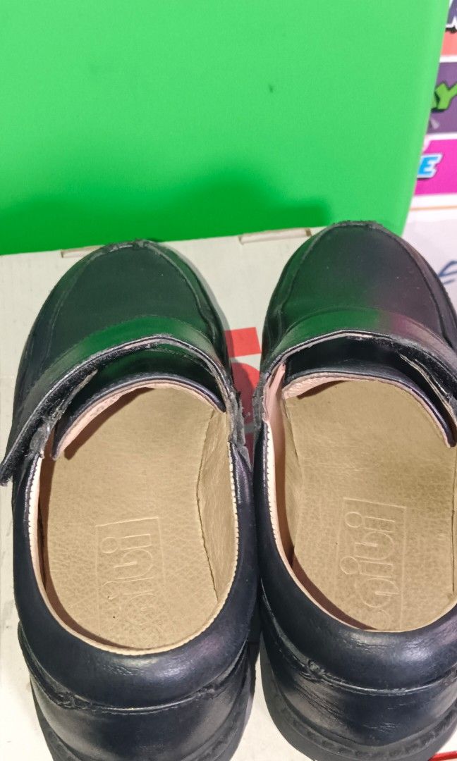 Kids Boy Black Shoes (Category: Babies & Kids Fashion) located in Quezon City. Submitted by anntinderah (Listing ID 1443426350, Image 2). Description: RFS: ✅Too small na for my 4yrs old son na PREP na this school year ✅ Used but VGUC ✅3x a week lang sinusuot sa school (Mon/Tue/Wed) except Examination Week. ✅ Size: 28. ✅ Measurements (Using Tape Measure) by inches: 8 by centimeters: 20 ✅ Kasya sa ages: 3-5 years old (if maliit ang paa) ✅Nursery bl