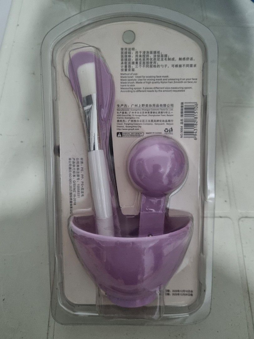 4-in-1 Mask Bowl Set (Category: Dinnerware & Cutlery) located in Quezon City. Submitted by declutter_bugg (Listing ID 1443342998, Image 2). Description: - Complete 4-in-1 mask bowl set for DIY skincare - Includes: 1 mixing bowl, 1 spatula, 3 measuring spoons Condition: New (never used/opened; just stired).