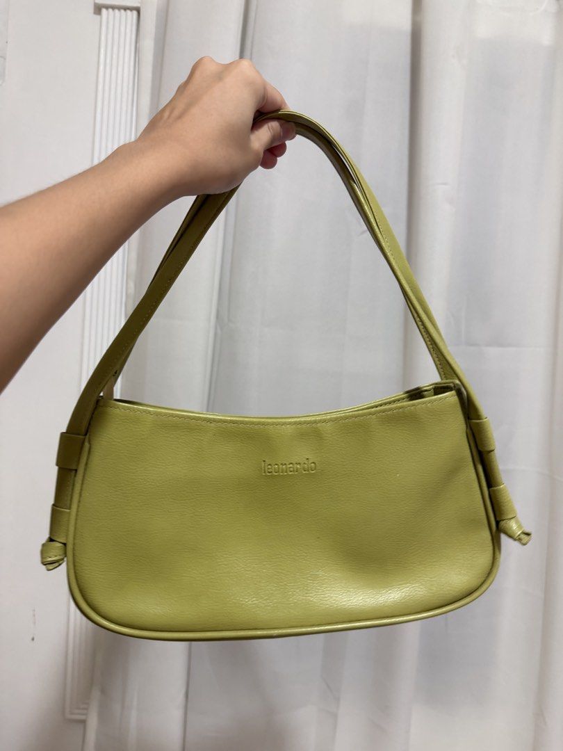 Leonardo Lime Green Shoulder Bag (Category: Shoulder Bags) located in Candelaria. Submitted by mnloangel (Listing ID 1443447931, Image 1). Description: - Cute lime green shoulder bag - Brand: Leonardo - Simple design - Zip closure at the back - Knot detail on straps - Ideal for everyday use - Fits essentials - Clean interior.