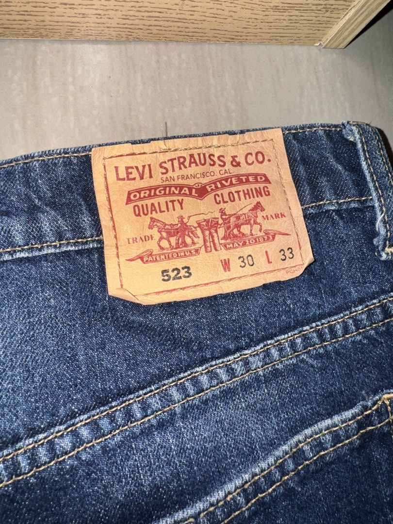 Levi's 523 Jeans W30 L33 (Category: Jeans) located in Navotas City. Submitted by eggsyyyyyyyyy (Listing ID 1443491097, Image 3). Description: - Classic Levi's 523 Jeans - Dark Wash Denim - Straight Leg Fit - Size: Waist 30, Length 33 - Button Fly Closure - Two Back Pockets with Signature Stitching - Iconic Red Tab Logo - Ideal for Everyday Wear.