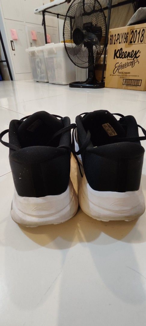 Li-Ning Yueying 5 (Category: Sneakers) located in Pasig City. Submitted by jerlaman (Listing ID 1443391689, Image 2). Description: Basa muna bago tanung. 😃 For sale Li-Ning Yueyin 5 Men's Running Shoes Bought around 4th quarter of 2025 Used a few times Like new but a bit dirty Item loc is in Pasig City. RFS: Too narrow for my feet. Negotiable within reason Shipping available and will be shouldered by the buyer..