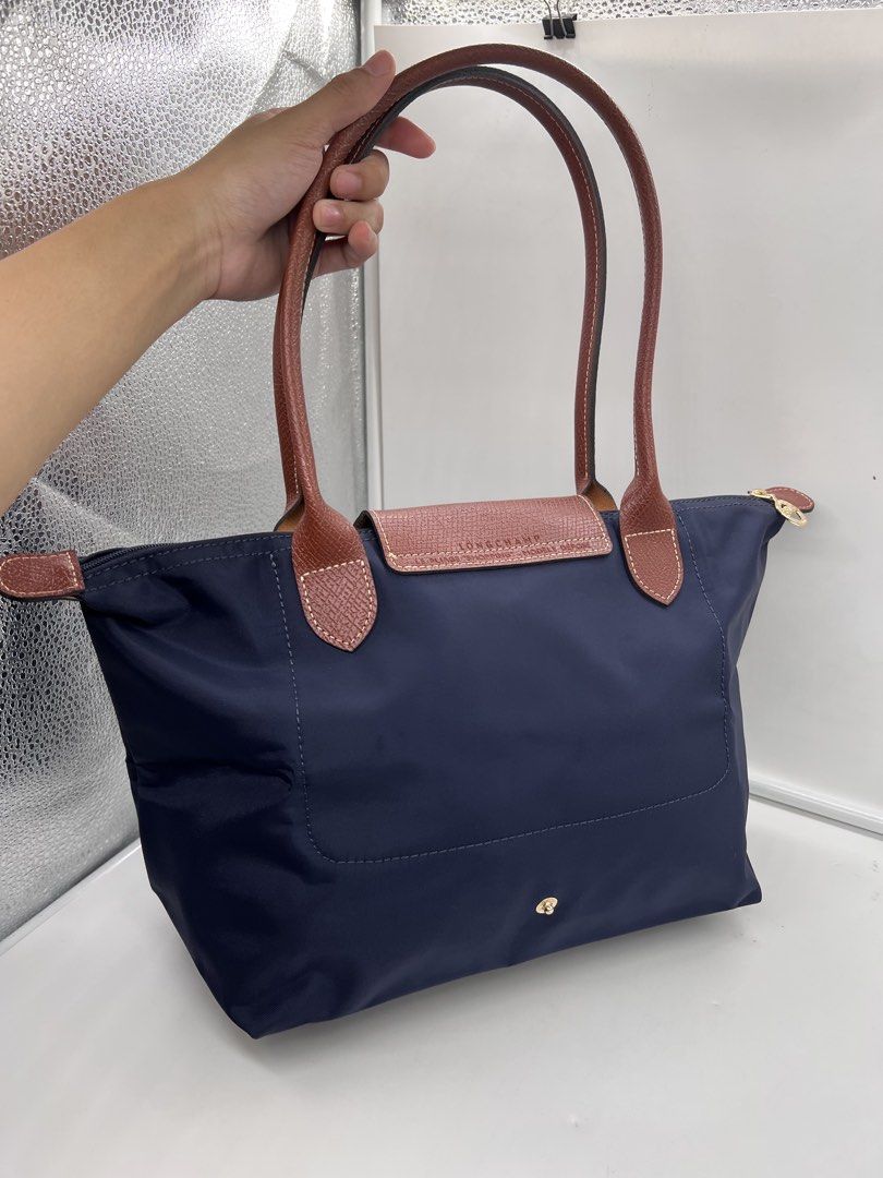 Longchamp Le Pliage navy blue tote bag (Category: Tote Bags) located in Cavite. Submitted by aellavier (Listing ID 1443407994, Image 3). Description: not guaranteed auth. unused.