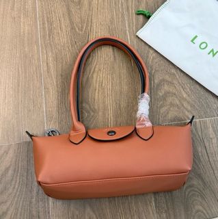 (Category: ) located in . Submitted by pshoppers. (Listing ID 1443324626, Image 1). Description: .