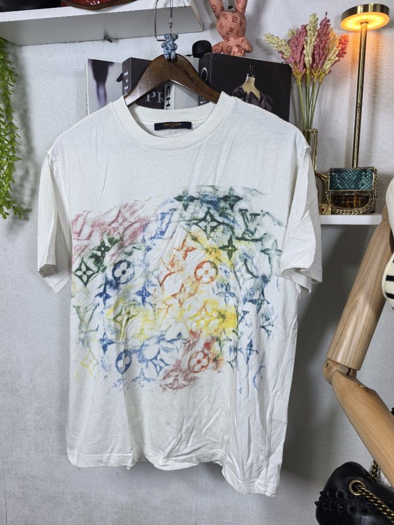 Louis Vuitton monogam tshirt (Category: Luxury Apparel) located in Baguio. Submitted by ashzachary (Listing ID 1443452752, Image 2). Description: Louis Vuitton monogam tshirt Condition :Excellent condition Color rate 10/10 Size : Medium Inches:W21/L27 No issues No flaws Super ganda sa personal Pm. More details Good quality Plsss 📌No Bogus 📌No return MOP What you see is what you get PALAWAN, CEBUNA GCASH AND BDO Reminder😊 We're selling thrifted