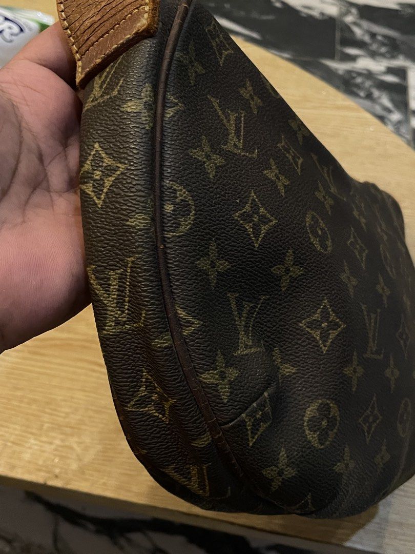Lv croissant bag (Category: Luxury Bags & Wallets) located in Cavite. Submitted by ohmie23 (Listing ID 1443368395, Image 2). Description: Lv croissant bag code AR2104.