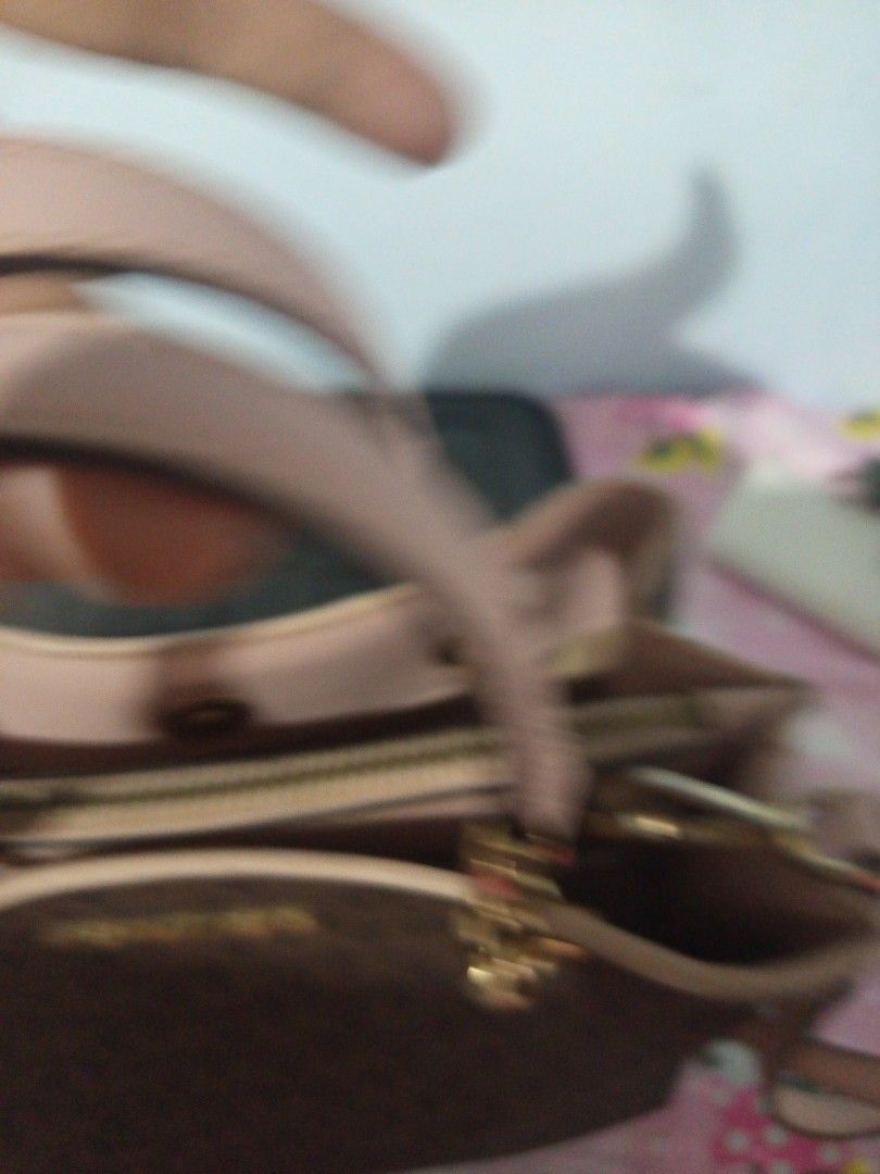 Michael Kors Teagen messenger leather bag authentic (Category: Luxury Bags & Wallets) located in Gapan. Submitted by cristina_adofina (Listing ID 1443387898, Image 3). Description: - Authentic Michael Kors handbag - Signature brown monogram print - Light pink leather accents - Gold chain details - Top handles - Detachable shoulder strap - Multiple interior compartments - Magnetic snap closure - Stylish everyday bag.