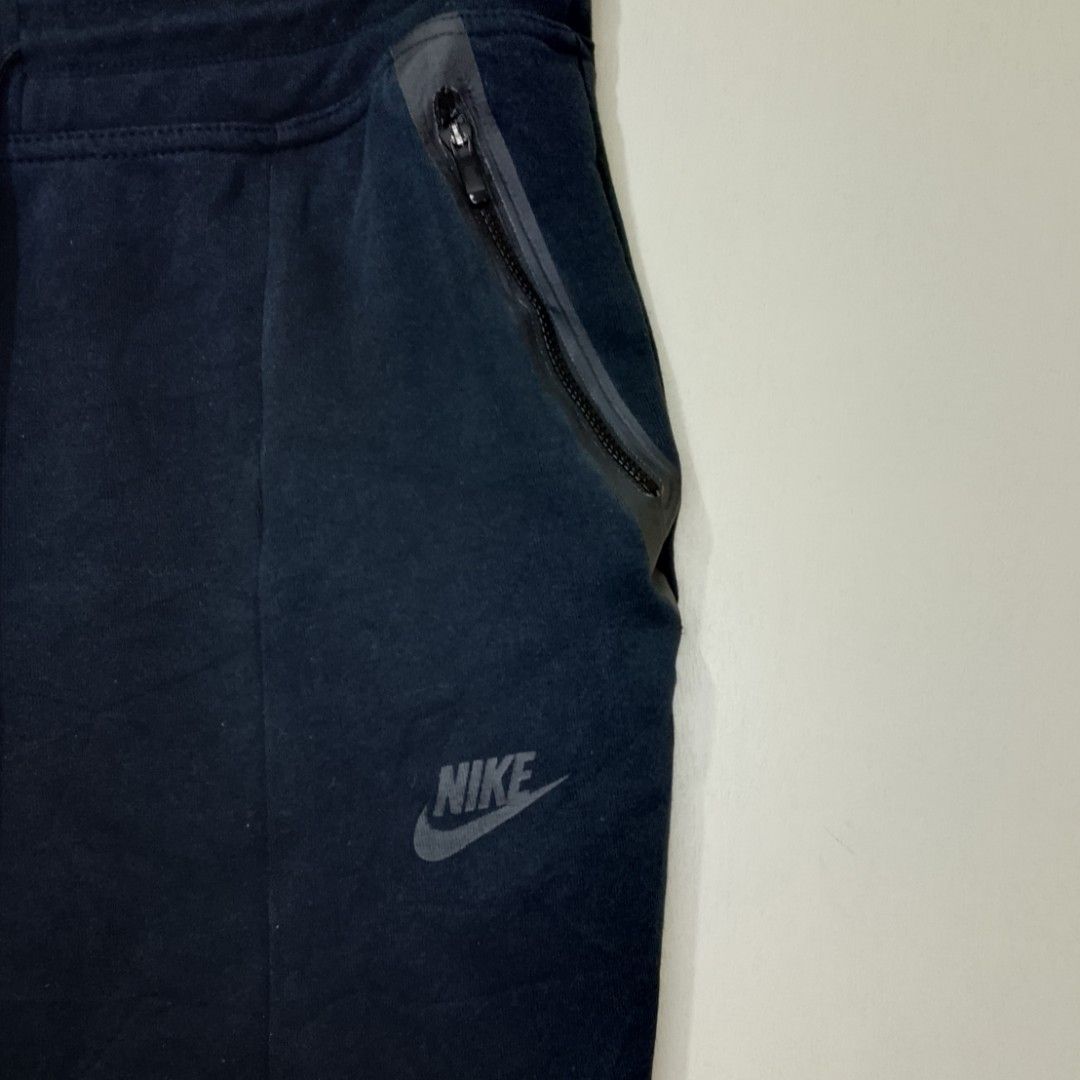 Nike Tech Fleece Joggers Black XL (Category: Joggers) located in Manila. Submitted by moisky18 (Listing ID 1443490295, Image 3). Description: - Black Nike Tech Fleece Joggers - Size XL - Zippered side pockets - Drawstring waist - Made in China - Perfect for casual wear or sports.