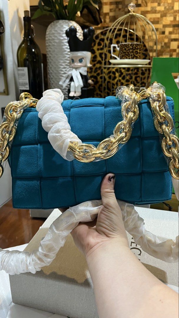 Onhand (Category: Luxury Bags & Wallets) located in Taytay. Submitted by prettypicks_1188 (Listing ID 1443318533, Image 3). Description: Onhand Complete Inclusion Bottega Veneta Padded Chain Cassette Intrecciato Blaster.