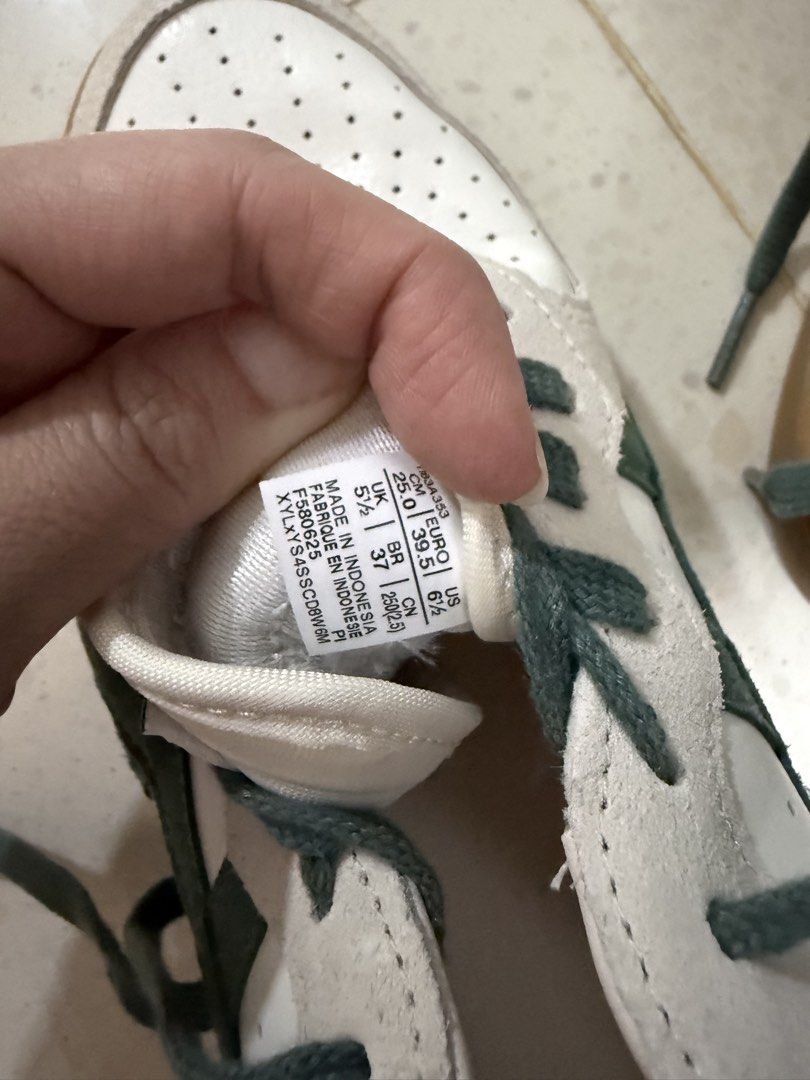 Onitsuka Tiger Mexico 66 Sneakers White Green Gum Sole (Category: Sneakers) located in Singapore. Submitted by mickeytic (Listing ID 1443443407, Image 2). Description: - Classic Onitsuka Tiger sneakers - Color: White with green stripes - Features: Gum sole, perforated toe box - Size: 25cm (UK 5.5 / EU 39.5) - Origin: Made in Indonesia - Ideal for: Casual wear Wear once totally brand new , buy from Japan .