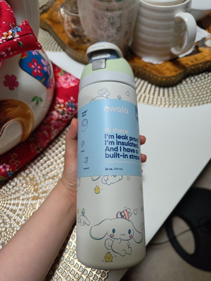 Owala Cinnamaroll FreeSip Insulated Water Bottle with Built-in Straw (Category: Water Bottles & Tumblers) located in Singapore. Submitted by shinestarz (Listing ID 1443362867, Image 2). Description: - Leak-proof design - Built-in straw for easy sipping - Fun character design - Cinnamaroll - Convenient top handle for carrying.