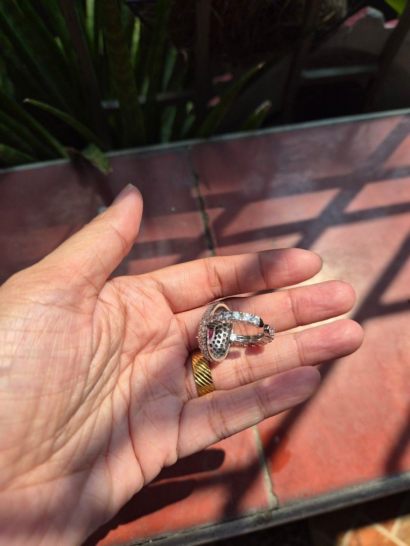 Pink ruby ring (Category: Rings) located in Pasig City. Submitted by periwinklepeach (Listing ID 1443331723, Image 2). Description: very maganda as is.