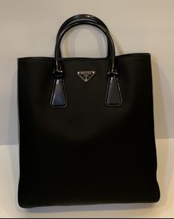 (Category: ) located in . Submitted by vicluxurycollection (Listing ID 1443410757, Image 1). Description: .
