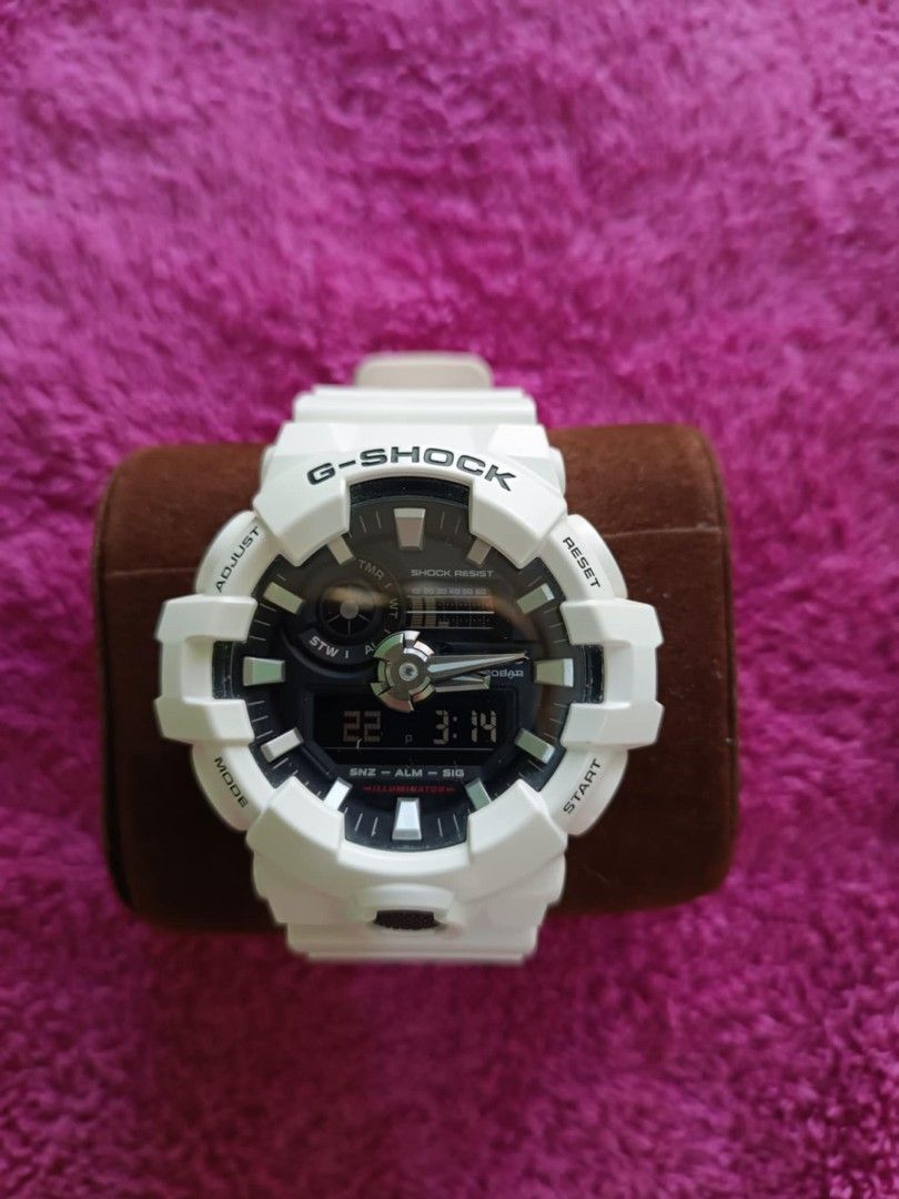 pre loved original watches (Category: Luxury Watches) located in Caramoan. Submitted by lenie0708 (Listing ID 1443408050, Image 1). Description: Marc Jacobs with leather 4000 swatch halloween edition 2000 swatch navy blue 2200 G -shock white 4500 feel free to inquire.