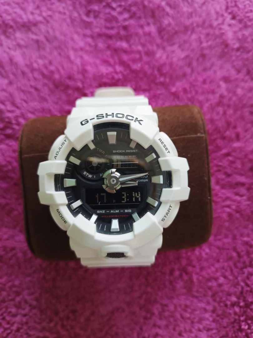 pre loved original watches (Category: Luxury Watches) located in Caramoan. Submitted by lenie0708 (Listing ID 1443408050, Image 2). Description: Marc Jacobs with leather 4000 swatch halloween edition 2000 swatch navy blue 2200 G -shock white 4500 feel free to inquire.