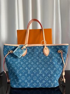 (Category: ) located in . Submitted by bagsandshoesmanymore (Listing ID 1389229945, Image 1). Description: .