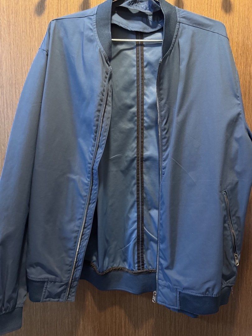 Pull & Bear Jacket (Category: Coats, Jackets and Outerwear) located in Singapore. Submitted by dontdealwithfakes (Listing ID 1443352778, Image 1). Description: Can fit 170cm 70kg and smaller Used quite abit, but I’m a clean freak Just wore to go library study .