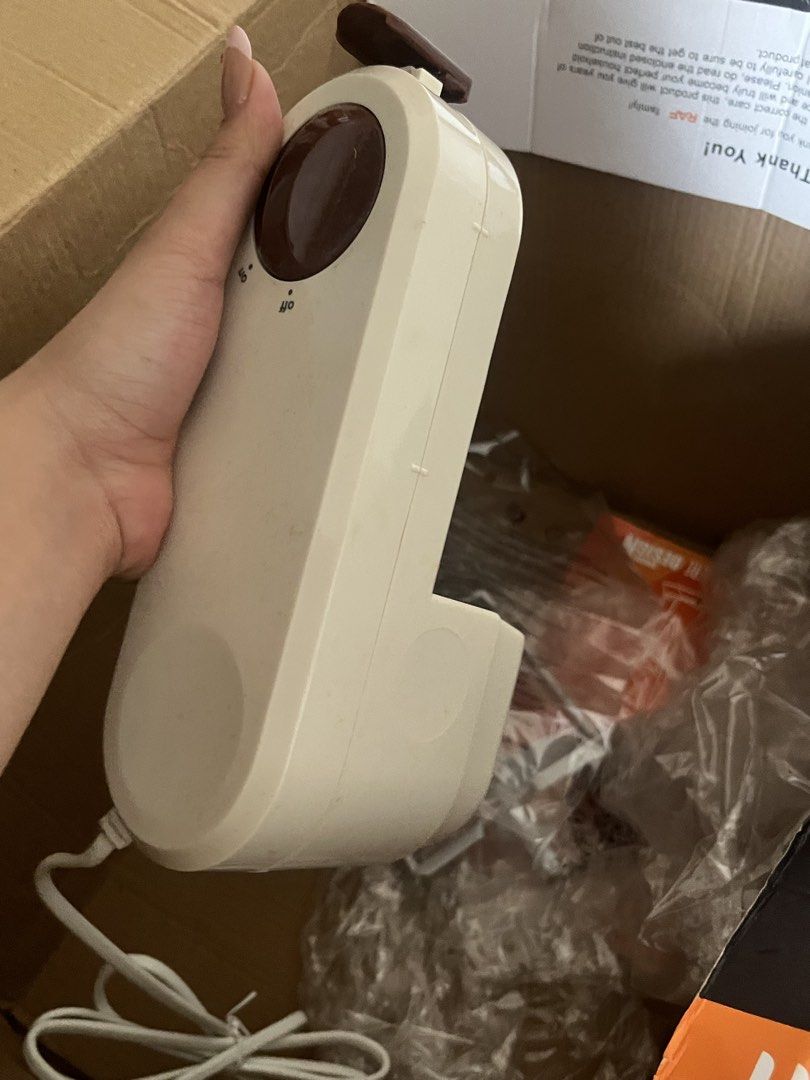 RAF ICE CREAM MACHINE (Category: Other Kitchen Appliances) located in Taguig. Submitted by theelarastudio_ (Listing ID 1443407921, Image 3). Description: Last price 1k for sure buyer Brand new The RAF Automatic Ice Cream Maker is a popular, budget-friendly 1-liter appliance that lets you churn homemade ice cream, gelato, and sorbet in just 10 to 30 minutes. It features a one-click automated mixing process and an energy-efficient 15W motor. Key Fe