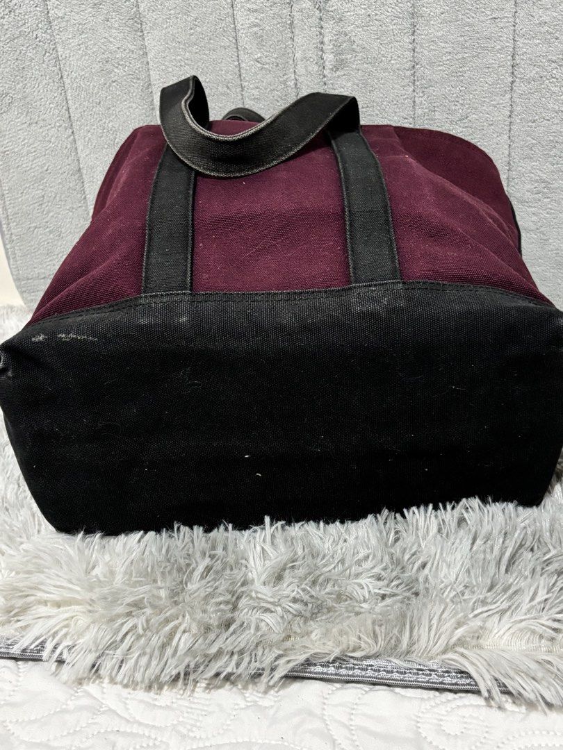 Ralph Lauren Canvas Tote Bag (Category: Luxury Bags & Wallets) located in Muntinlupa City. Submitted by luxurybagprince1 (Listing ID 1443412711, Image 3). Description: Authentic Ralph Lauren tote bag Maroon No flaws Cleaning neeeed .