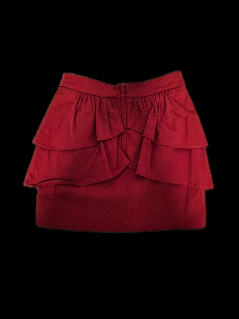 Red Ruffle Tiered Mini Skirt （分類：裙）位於 Hong Kong。 由 laputa2026 提交（商品編號 1443415632，圖片 2）。簡介： Cute red mini skirt. Features three tiers of ruffles. Elastic waistband for comfort. Looks great for casual wear or dressing up. Easy to pair with tops. Great addition to your wardrobe.。