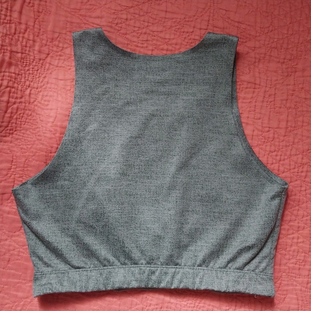 Rei Co-op Athletic Crop Top in Medium (Category: Activewear) located in Bani. Submitted by seventh.page (Listing ID 1443389411, Image 2). Description: -Medium Size -Laid Flat Size: Lenght: 14", Bust: 32".
