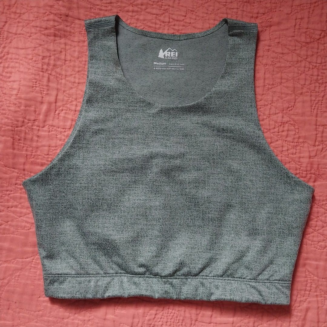 Rei Co-op Athletic Crop Top in Medium (Category: Activewear) located in Bani. Submitted by seventh.page (Listing ID 1443389411, Image 1). Description: -Medium Size -Laid Flat Size: Lenght: 14", Bust: 32".
