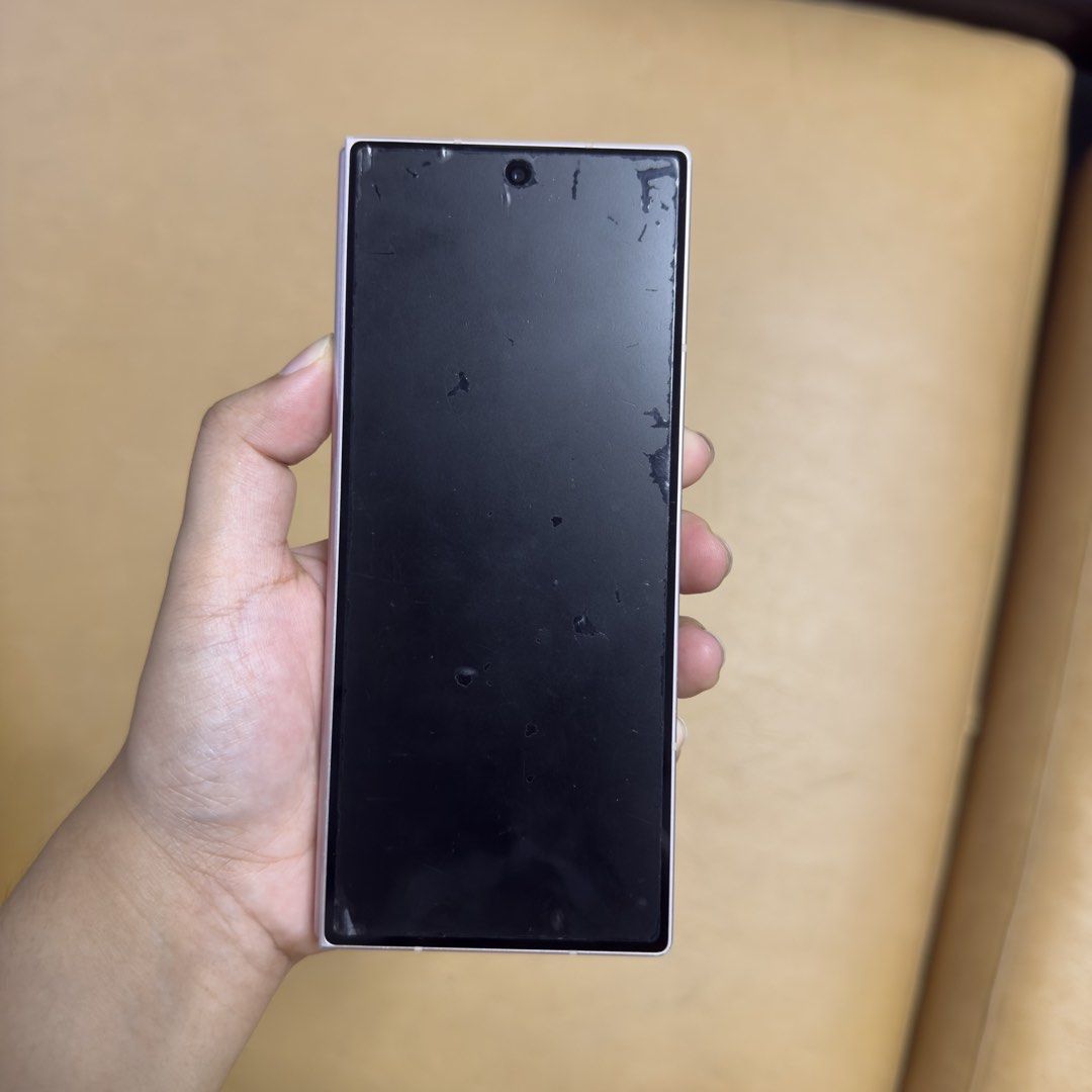 Samsung Galaxy Fold 6 512gb Pink (Category: Samsung) located in Las Pinas. Submitted by apeachwa (Listing ID 1443446935, Image 1). Description: Samsung Galaxy Fold 6 512gb Pink - 100% smooth, no internal issues - only includes box - has screen protector, but needs to be changed already Meetups around Las Piñas.