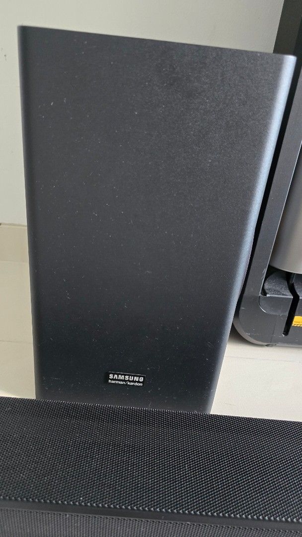 Samsung Soundbar and Subwoofer Set
