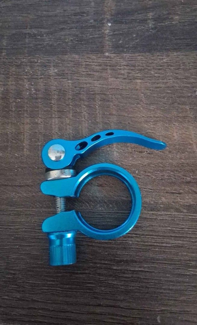 Seat clamp (Category: Bicycles) located in Manila. Submitted by dblct (Listing ID 1443387778, Image 1). Description: Quick Release Seatpost Clamp size 28.6 blue brand new.