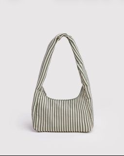 (Category: ) located in . Submitted by shopaholicgirlies (Listing ID 1443383576, Image 1). Description: .