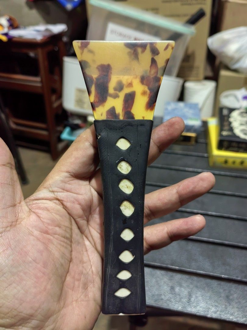 Shamisen Bachi (Category: Musical Instruments) located in Cebu City. Submitted by dudes_villanueva (Listing ID 1443333705, Image 1). Description: Shamisen Bachi 📌 Japanese plectrum used to play the shamisen instrument. 📌 It features a distinctive tortoise shell pattern on the triangular head. 📌 The handle is black with white diamond-shaped inlays for grip and aesthetic. 📌 It is designed for traditional Japanese music performances. Fan head Le
