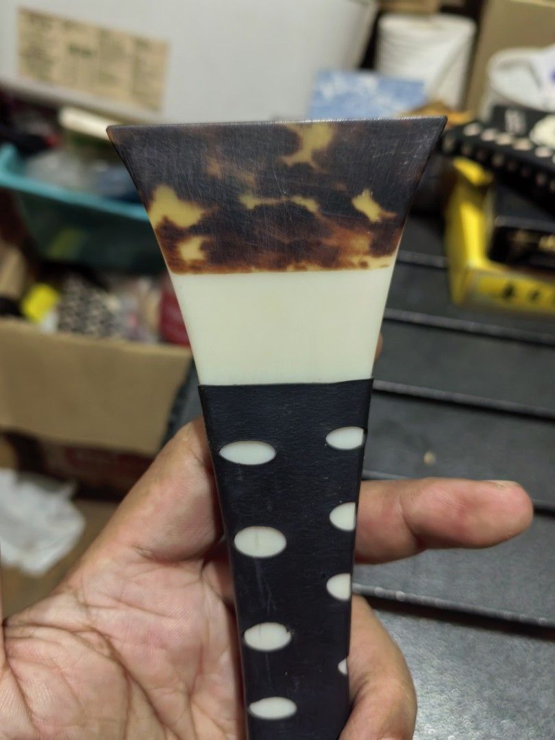 Shamisen bachi (plectrum) (Category: Musical Instruments) located in Cebu City. Submitted by dudes_villanueva (Listing ID 1443334205, Image 2). Description: Shamisen bachi (plectrum) 📌 Function: It is a plectrum used to pluck or strike the three strings of a shamisen. 📌 Handle: This particular bachi appears to have a rubber grip applied over the handle to prevent slipping during play. Main material is hard plastic. Fan head Length : 2.6 in.