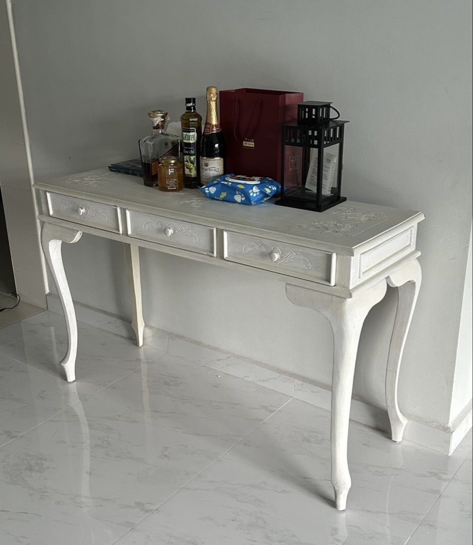 Side table (Category: Tables & Sets) located in Singapore. Submitted by sophie883 (Listing ID 1443356530, Image 3). Description: Solid wood Side table , can use for table display vase with flowers or others . Good solid wood printed white. Original price $250 now $120 only Interested buyer pay collect at Tampines Ave 1 .