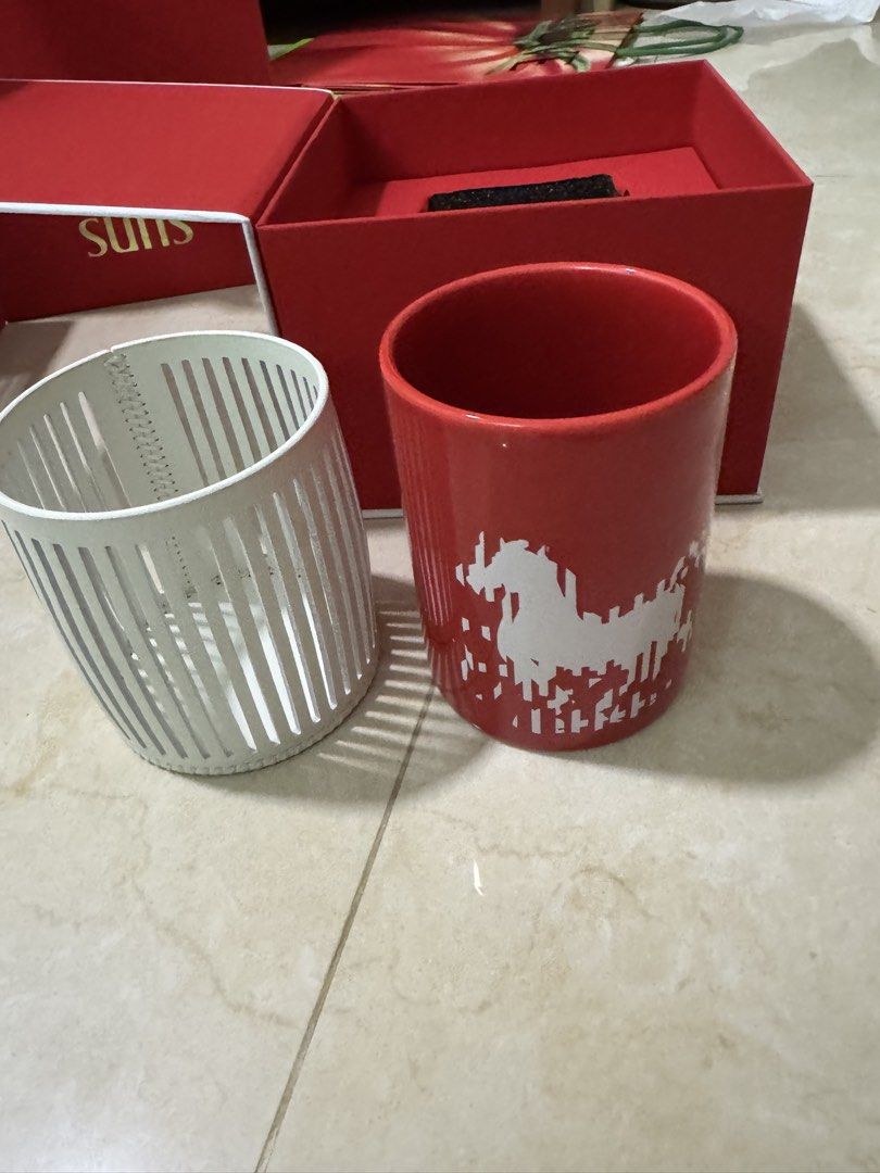 Suns Red Horse Design cup with Gift Bag