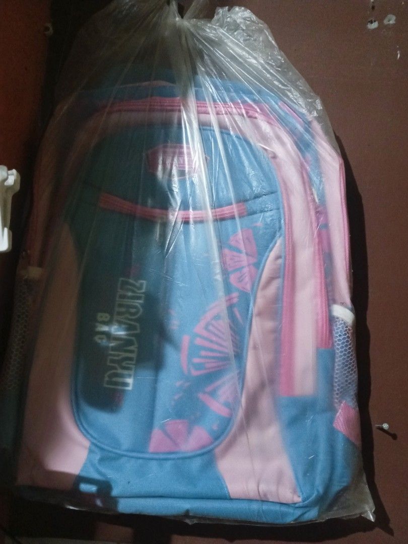 Tas sekolah (Kategori: Tas & Dompet Wanita) berada di Cikupa. Dikirim oleh coolgem-7b37 (ID iklan 1443358148, Gambar 1). Deskripsi: tas sekolah gede buat kls 6 sd.
