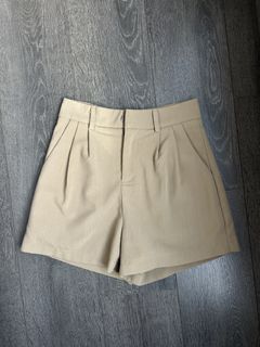 (Category: ) located in . Submitted by clearmycloset65 (Listing ID 1443330228, Image 1). Description: .