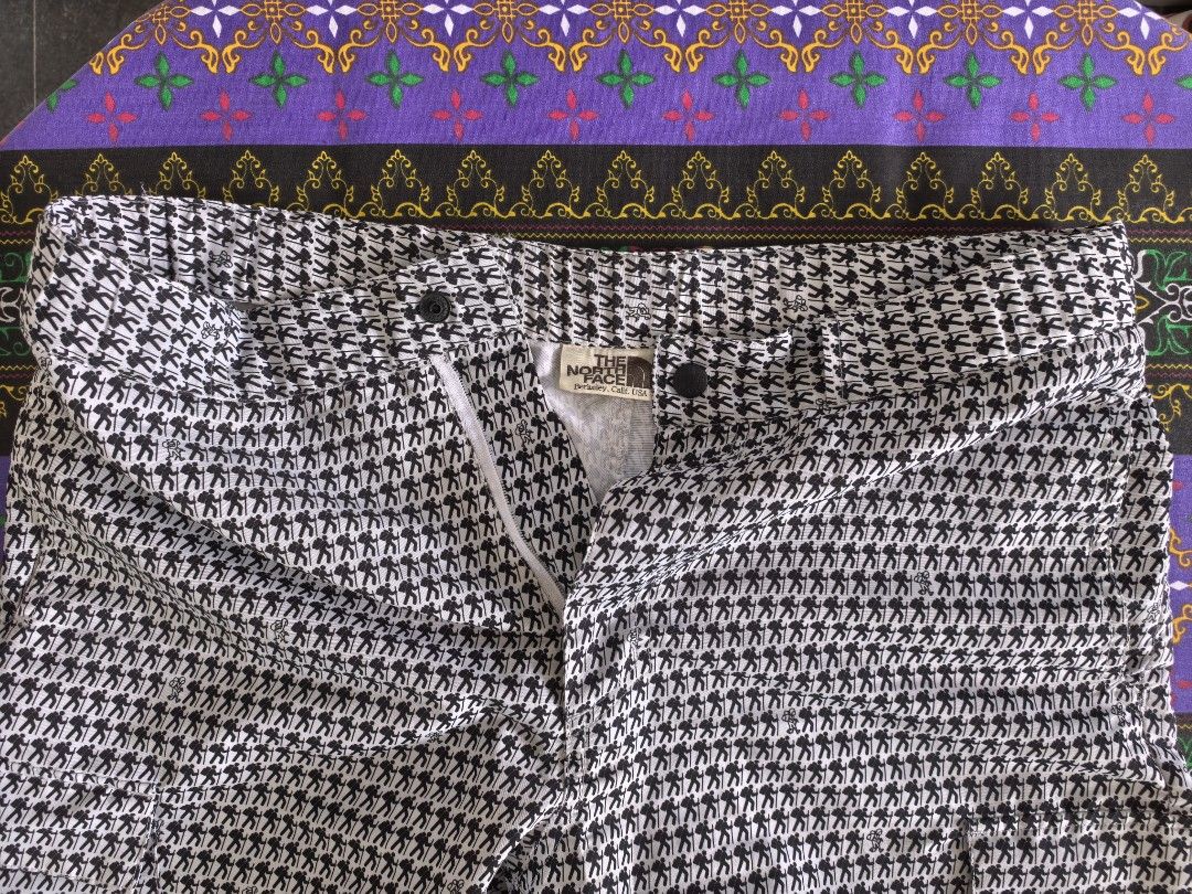 The North Face Houndstooth Hiking Shorts (Category: Shorts) located in Tuguegarao City. Submitted by seagull2026 (Listing ID 1443373204, Image 3). Description: - Brand: The North Face size 32-33 - Design: Cool houndstooth and hiking man pattern - Color: Black and white print - Features: Elastic waistband with drawstring, pockets - Ideal for: Casual wear, light activities - Sizing: Measurements provided in photos.