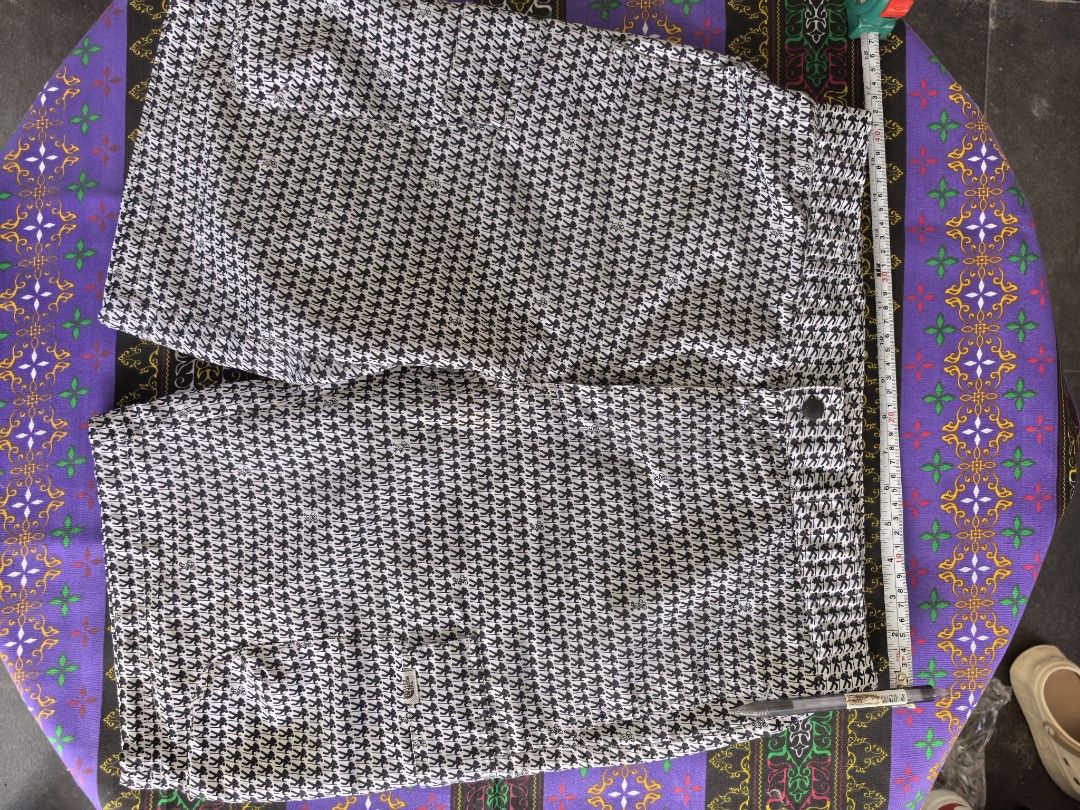 The North Face Houndstooth Hiking Shorts (Category: Shorts) located in Tuguegarao City. Submitted by seagull2026 (Listing ID 1443373204, Image 1). Description: - Brand: The North Face size 32-33 - Design: Cool houndstooth and hiking man pattern - Color: Black and white print - Features: Elastic waistband with drawstring, pockets - Ideal for: Casual wear, light activities - Sizing: Measurements provided in photos.